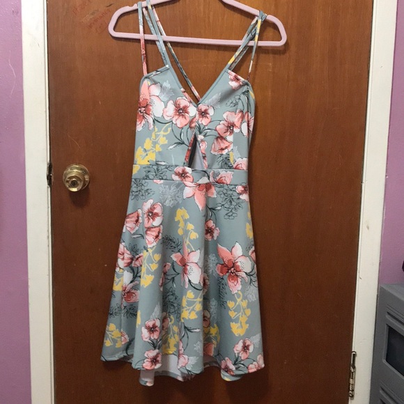 Never worn - Picture 1 of 2